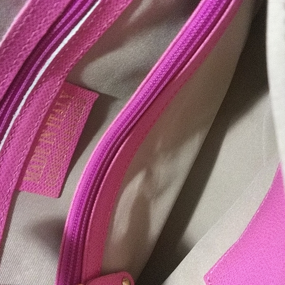 Giaguaro Italian Crossbody Bag - Picture 6 of 9